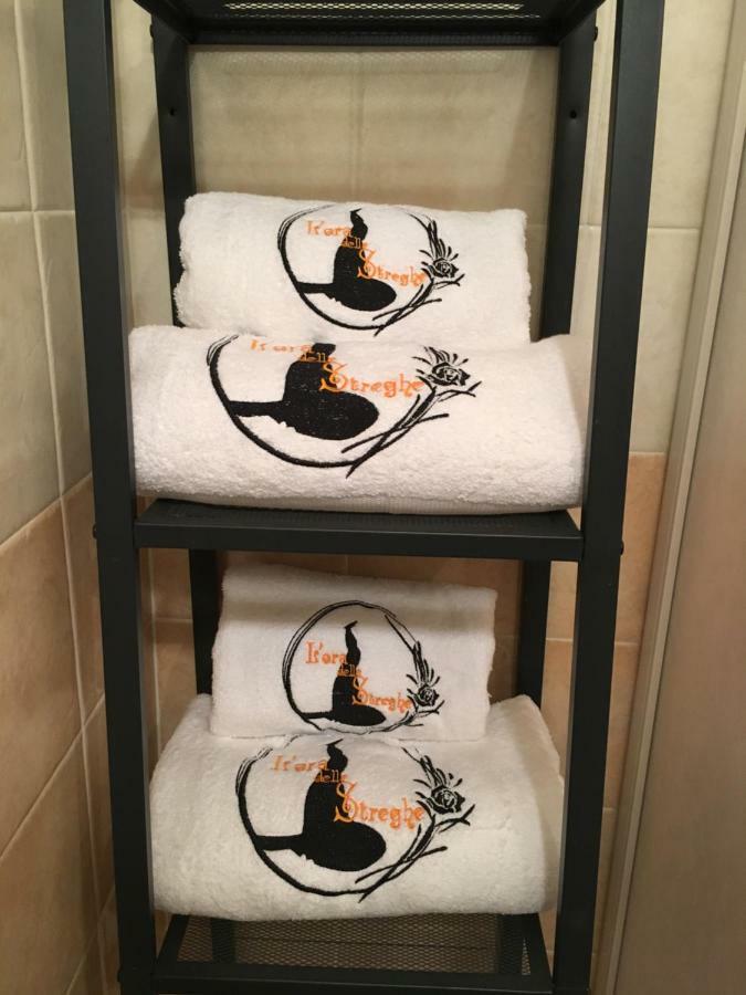 ליבורנו L'Ora Delle Streghe B&B Centralissimo מראה חיצוני תמונה